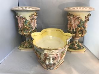 Capodimonte cherub Italian made in Italy center and side piece set