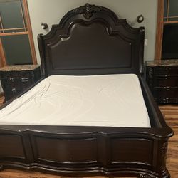 Gorgeous Cherry Wood Bedroom Set 