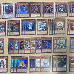 Yugioh card collection  (200+ cards, retro and modern formats)