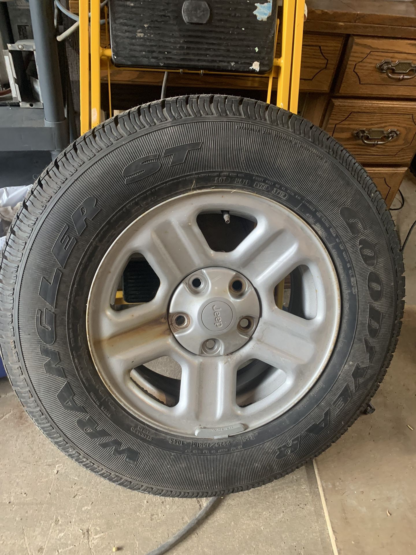 Goodyear WranglerST P225/75R16