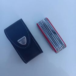 Victorinox Swiss Army 33 Function Swisschamp Champ Knife. Almost New Condition. (the blades all look unused bad lighting in Pic) For Pick Up Fremont 