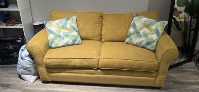 Cindy Crawford Queen pull out couch