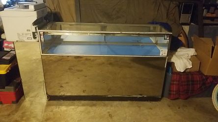 Locking lighted display case