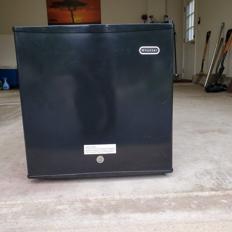 Whynter - 1.1 Cu. Ft. Upright Freezer - Black
Model:CUF-110B