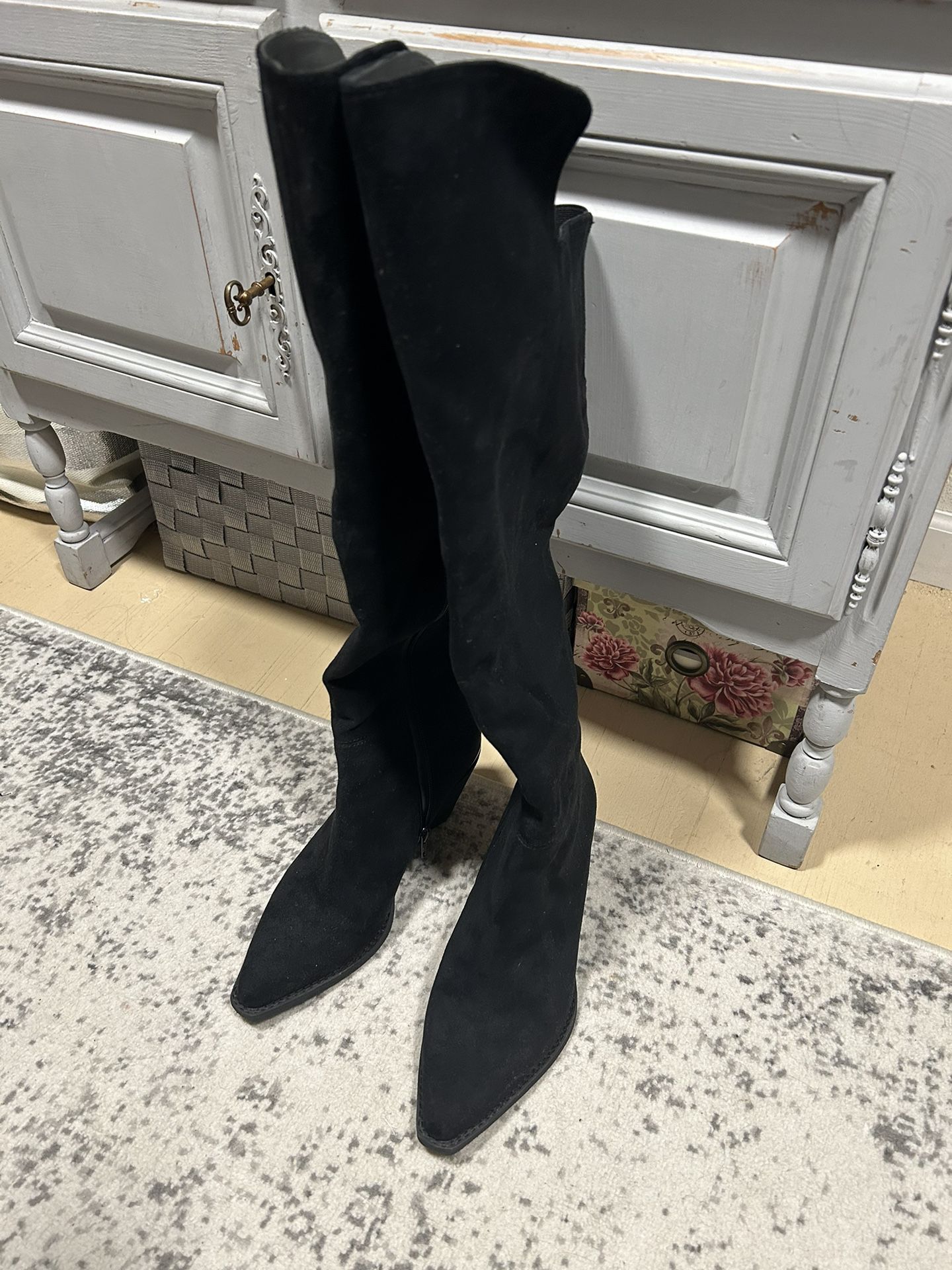 Women’s Knee Length Black Boot