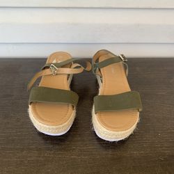 sandals size 8