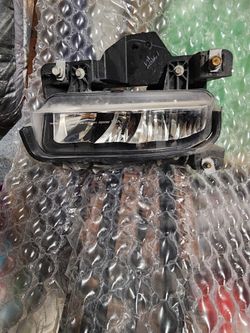 Ram 2500 OEM Fog Lamp Mount Bracket Left And Light