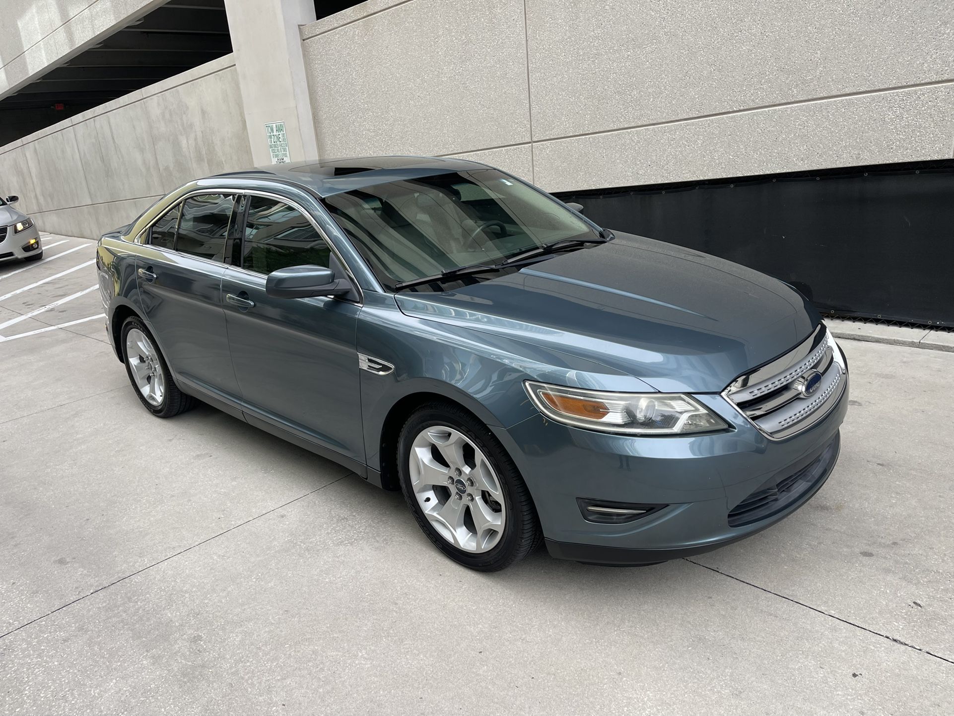 2010 Ford Taurus