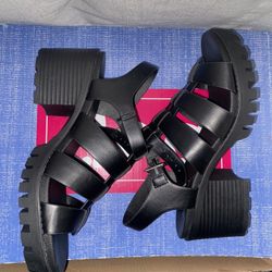 Women’s Shoes 7 1/2