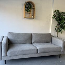 McM Style Sofa