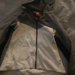 Women’s Large Tech Fleece Nike 