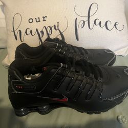 Nike Shox Sz 9.5 110$