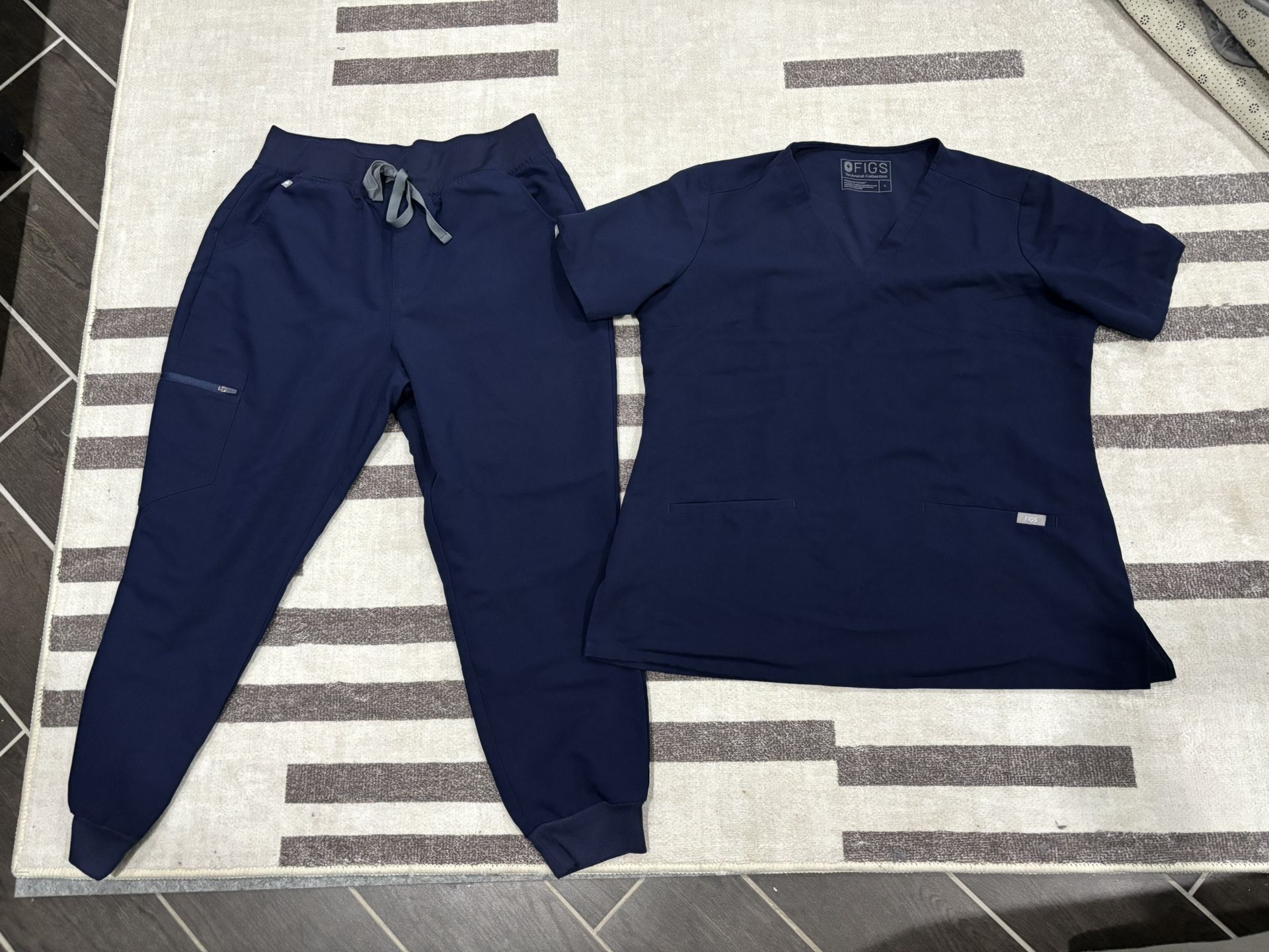 Large FIGS navy blue Scrub Set