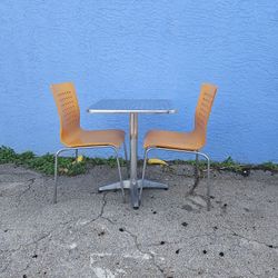 Cafe Style Tables And Chairs 