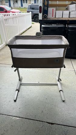 Baby Bassinet Bedside Sleeper with adjustable height