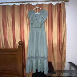 Kings Road Green Solid V-Neck Smocked Ruffle Flutter Sleeve Maxi Dress, M