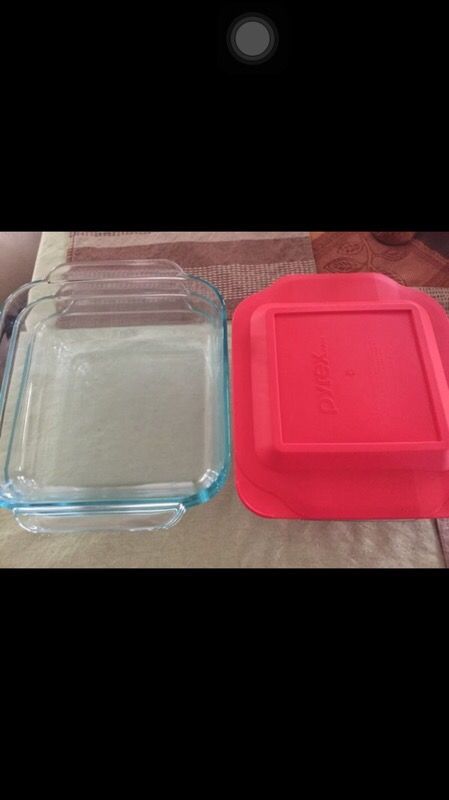 Pyrex serving dishes (4) with lids