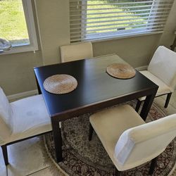 Dining table & 4 chairs 
