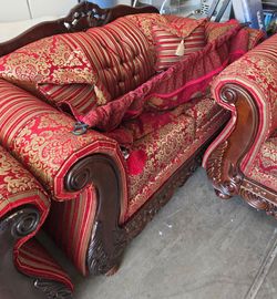 Custom Made High Quailty Three (3) Piece
Living Room Ensemble