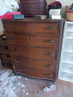 Art deco chest of drawers