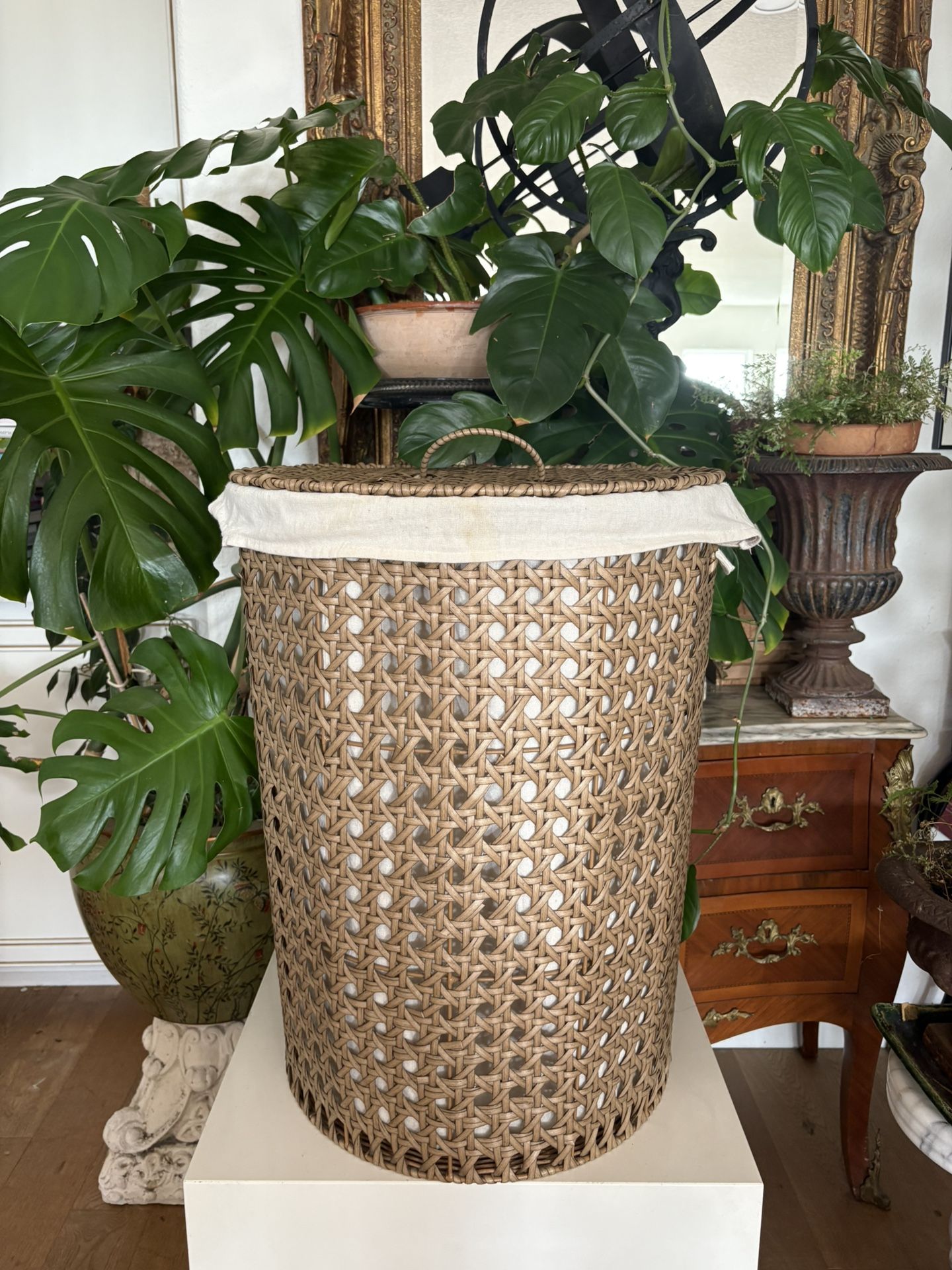 Wicker Basket Hamper with Lid & Liner – 24” x 18”