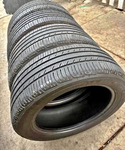 235 55 R 20 vendo llantas usadas marca Michelin