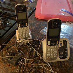 Two Cordless Panasonic House Phones With Answering Machine