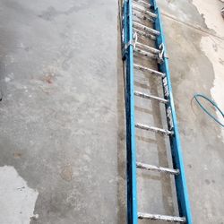 Extension Ladder 🪜 16 FT Fiberglass  Used 
