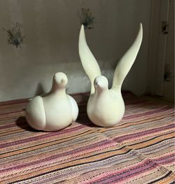 Home Interior and gift. Vintage Before 2007 Pair of White Ceramic Bird Figurines .