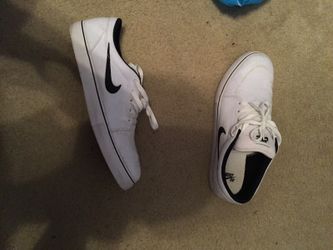 White nike SB's