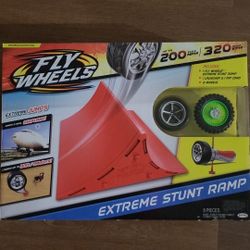 Fly Wheels Extreme Stunt Ramp Toy Launcher Buildable Play Set Kid NIB New Rare