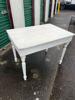 White Farmhouse Table