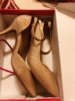 Dream pairs gold glitter low heels ðŸ‘