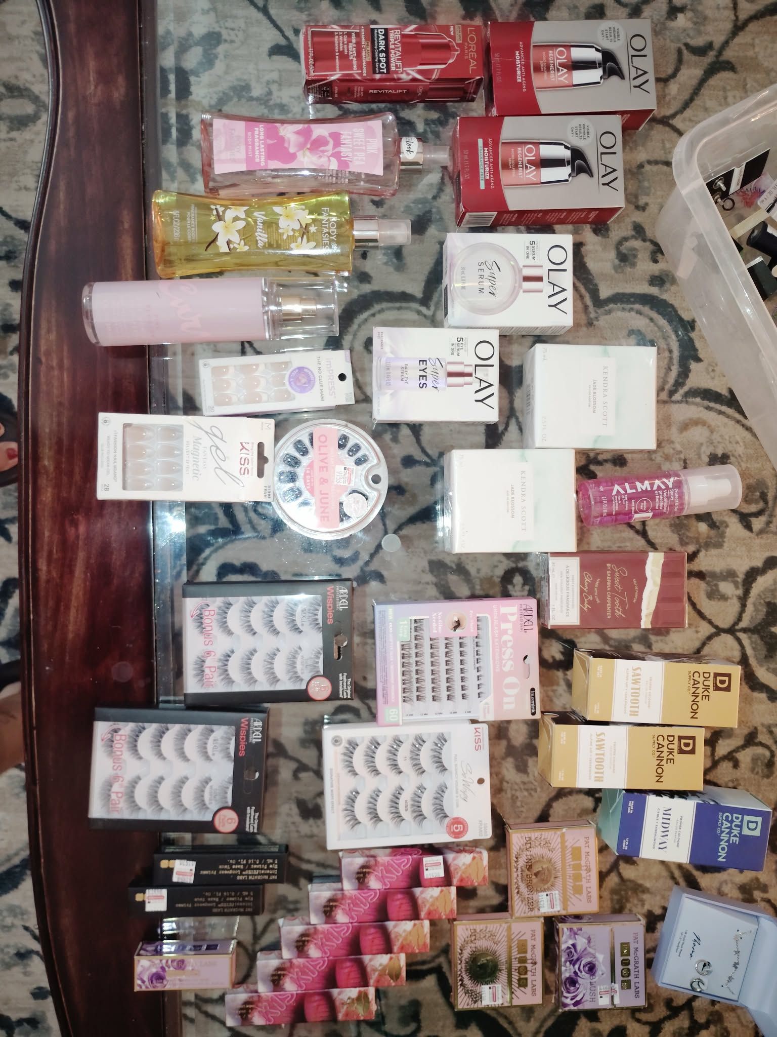 EYE LASHES/FACE CREAM
