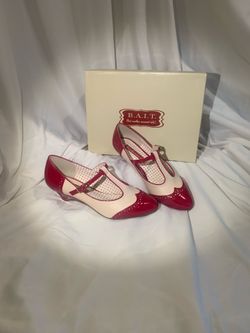 Rarely used vintage style low heel shoes