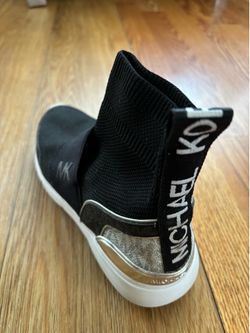 Michael kors sneaker size 7