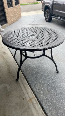 Yaretzi Circular Cast Aluminum Outdoor Patio