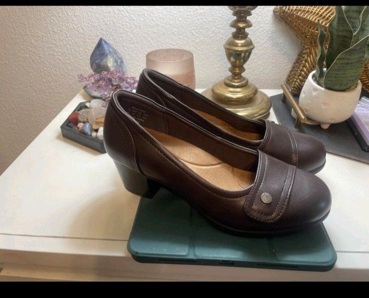 New High-quality Brand Woman's Dress Shoes Size 11 Low Heels Chunky Pumps Chocolate Color $20