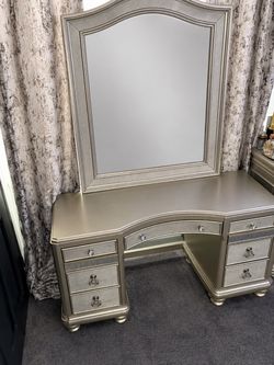 Champagne Silver Vanity Desk with Mirror