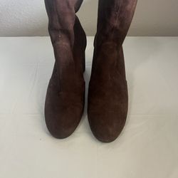 Brown chic boots