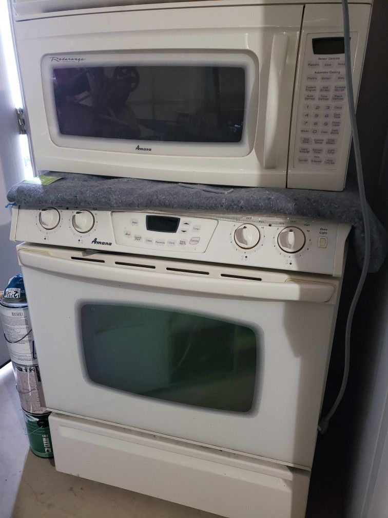 Stove/microwave/ And Dishwasher 