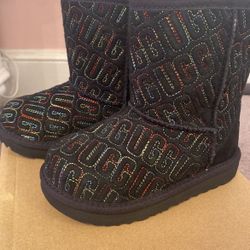 Ugg Graphic Stitch- Brand new (Size 11 Kids)