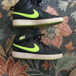 Boys Nike Shoes Size 6y