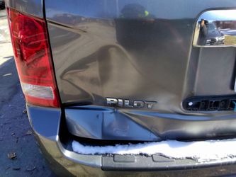 2009 to 13 Honda Pilot tailgate has damage shown as picture