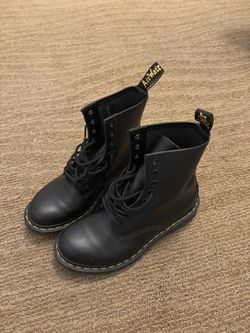 Women’s Doc Martens Size 7