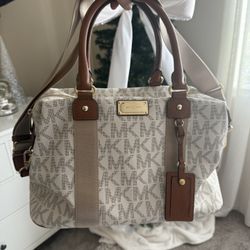 Michael Kors Signature Satchel – Excellent Condition