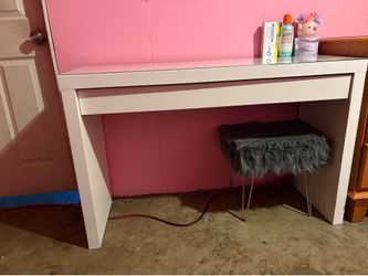 Vanity glass table