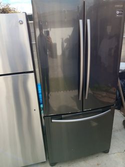 Samsung Dark Stainless Apartment Size Refrigerator