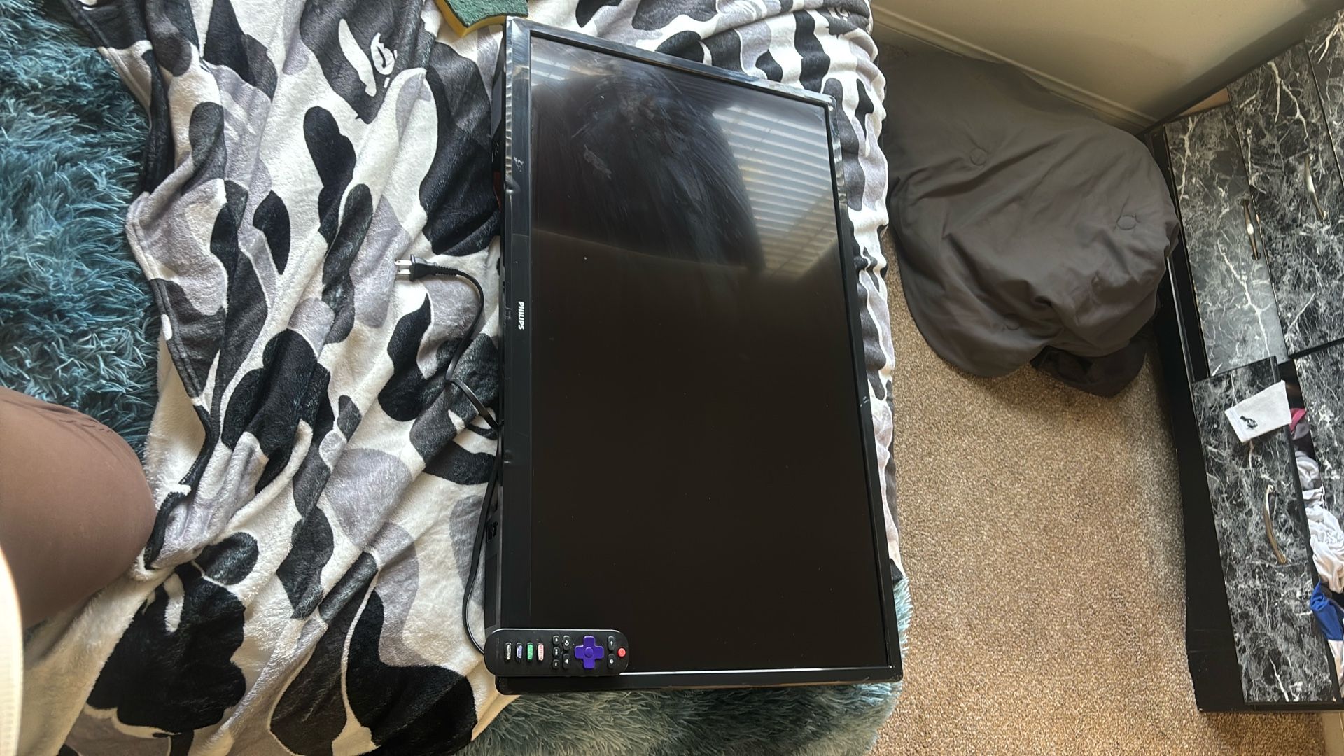 32 Inch Tv W/Roku Remote $40