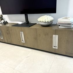 RESTORATION HARDWARE  Sideboard - White Hall 6-Door 